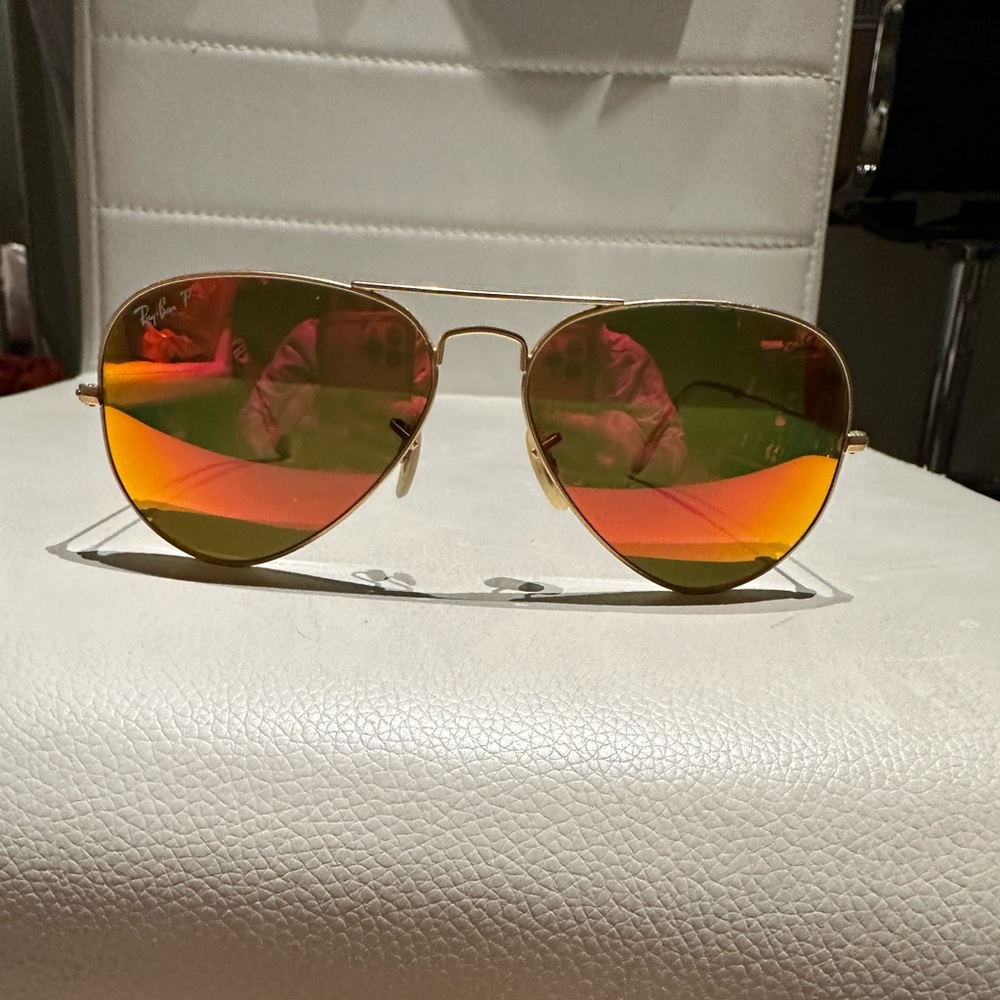 Red mirrored Ray Bans